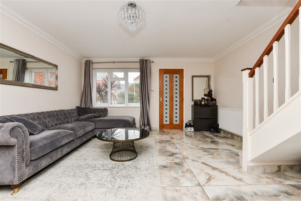 Property photo 2 of 12 Lounge