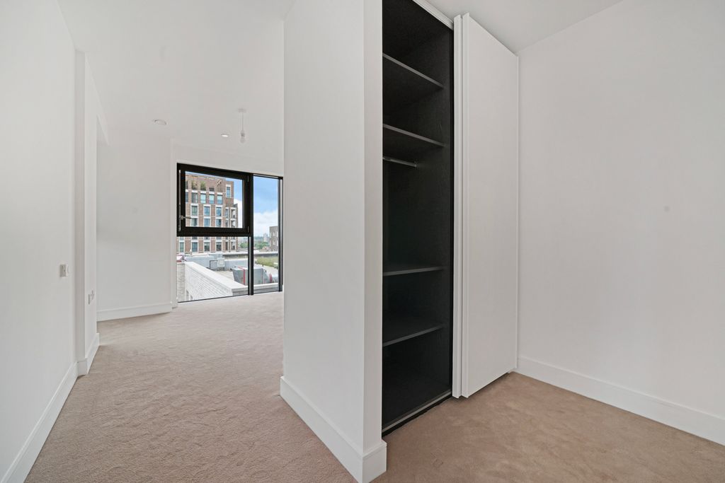Property photo 2 of 29