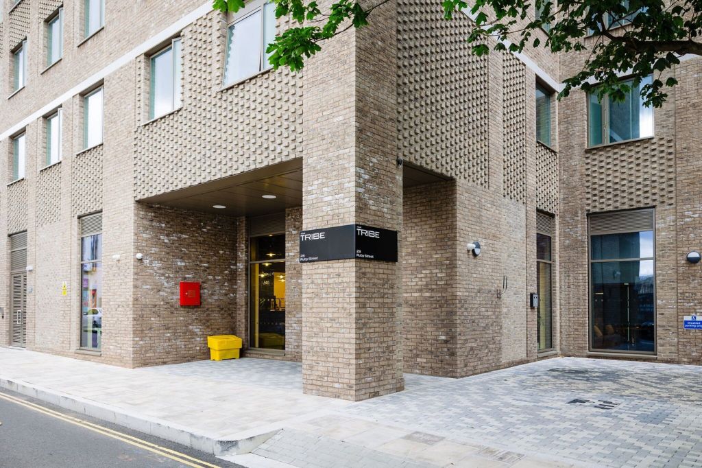 Property photo 3 of 16 Building