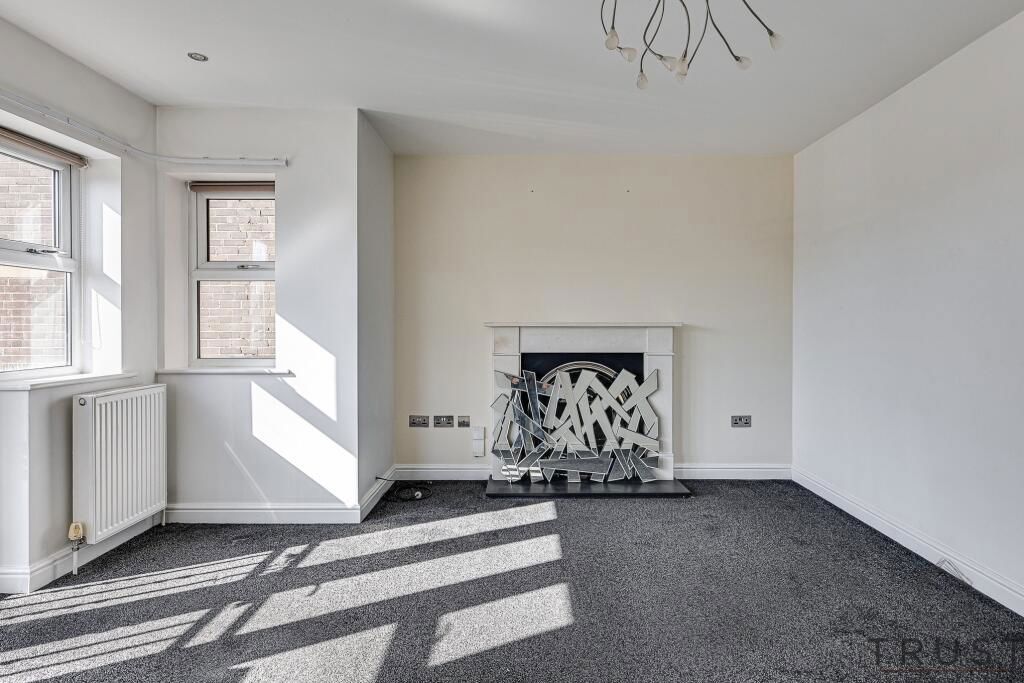 Property photo 2 of 37