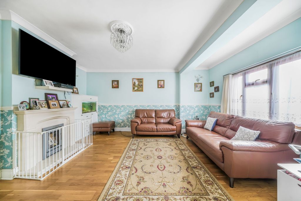 Property photo 2 of 23