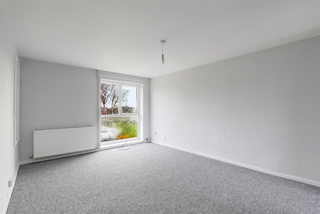 Property photo 3 of 11 765Holdencopley.Jpg
