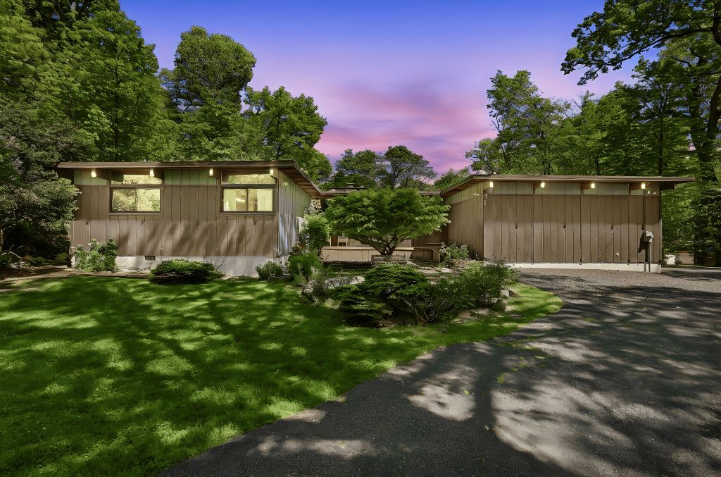 Property photo 1 of 31