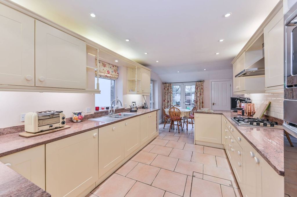 Property photo 3 of 13