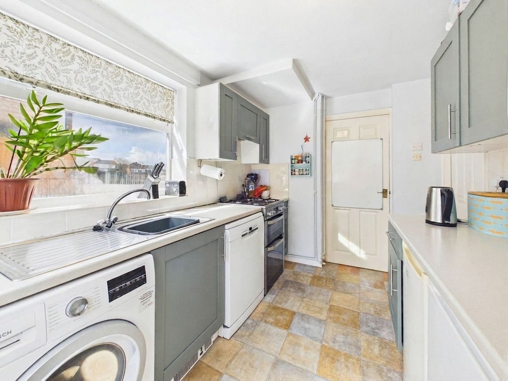 Property photo 3 of 12 Kitchen