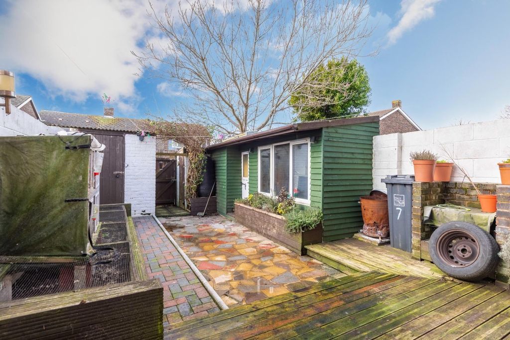 Property photo 2 of 14 Hayley Road-12.Jpg