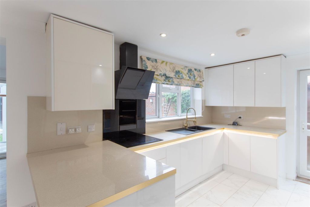 Property photo 3 of 13 Img_2946.Jpg