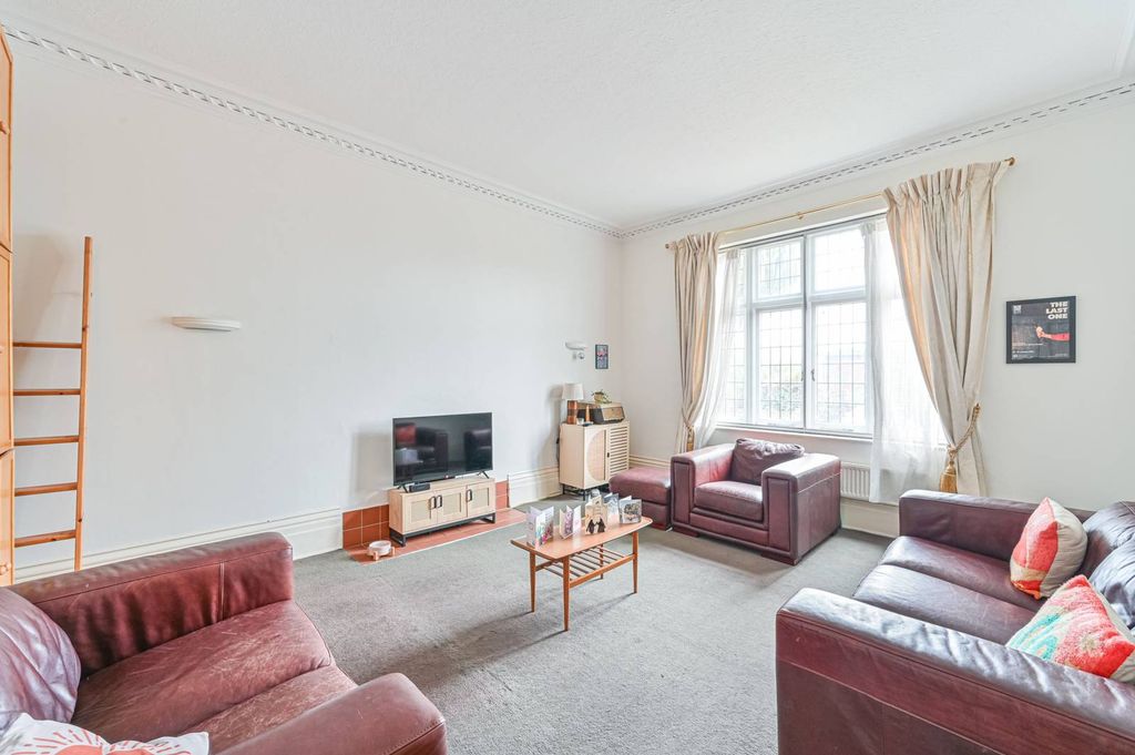 Property photo 2 of 23