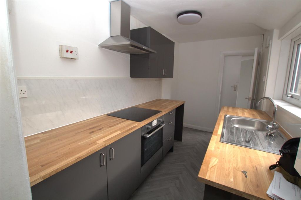 Property photo 2 of 12 84 Percy Kitchen.Jpg