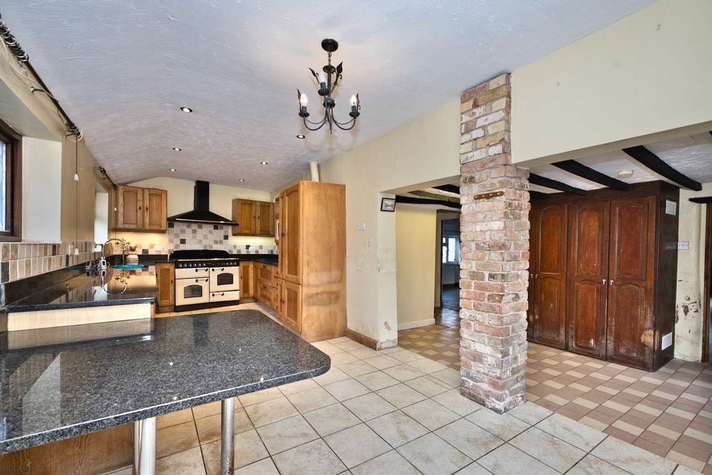 Property photo 3 of 31