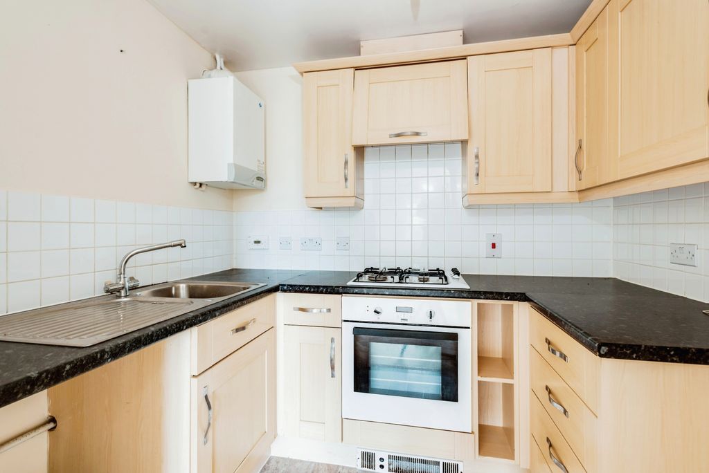 Property photo 3 of 8 Kitchen