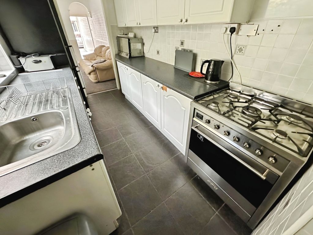 Property photo 3 of 8 Kitchen