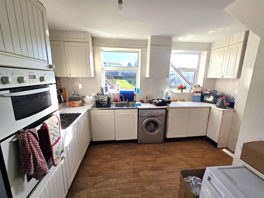 Property photo 2 of 8 20251202_101210.Jpg