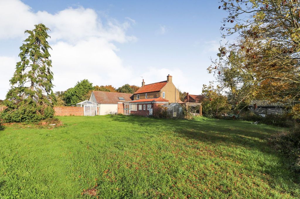 Property photo 2 of 21