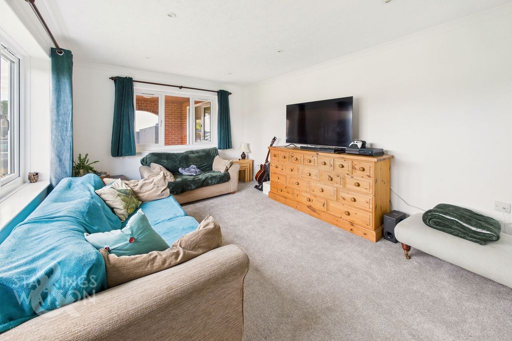 Property photo 3 of 34