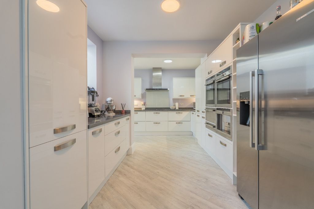 Property photo 3 of 47 4795703