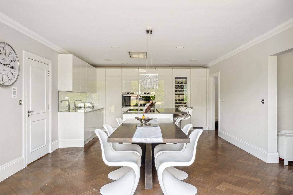 Property photo 2 of 30