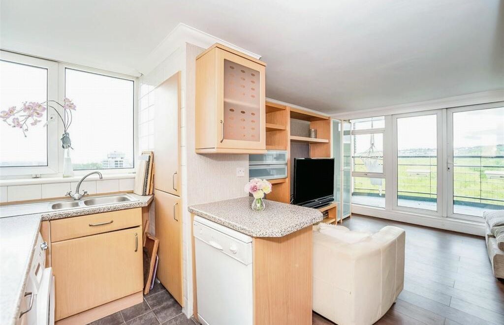 Property photo 3 of 6