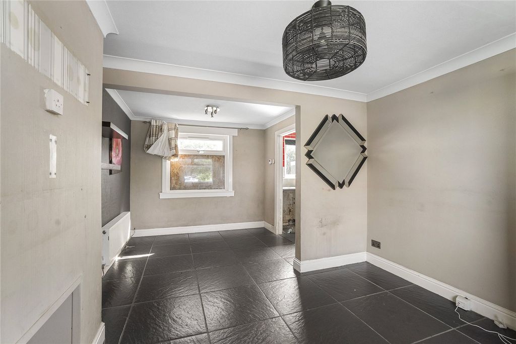 Property photo 3 of 22 Hillocks Way
