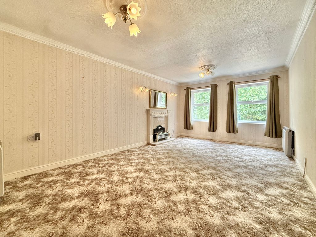 Property photo 3 of 8 Living Dining Room