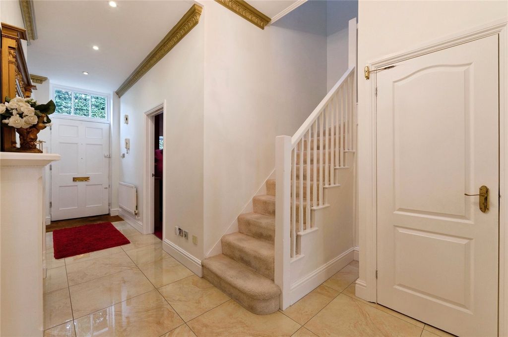 Property photo 2 of 34 Picture No. 20