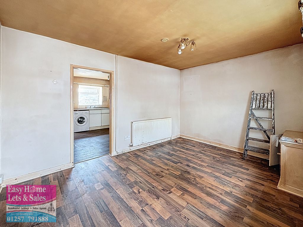 Property photo 3 of 11 Living Room