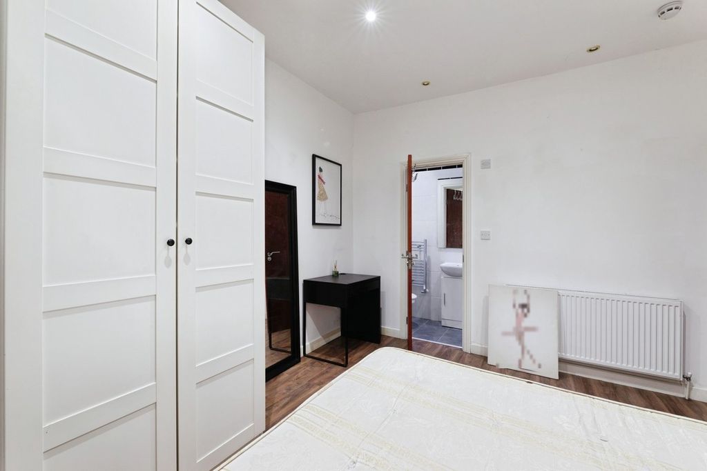 Property photo 3 of 27