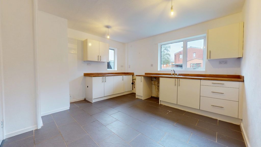 Property photo 2 of 18 4725933