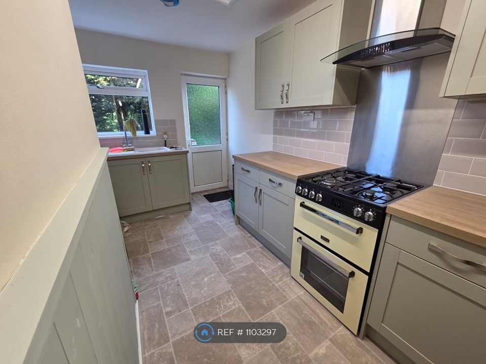 Property photo 3 of 21 Kitchen