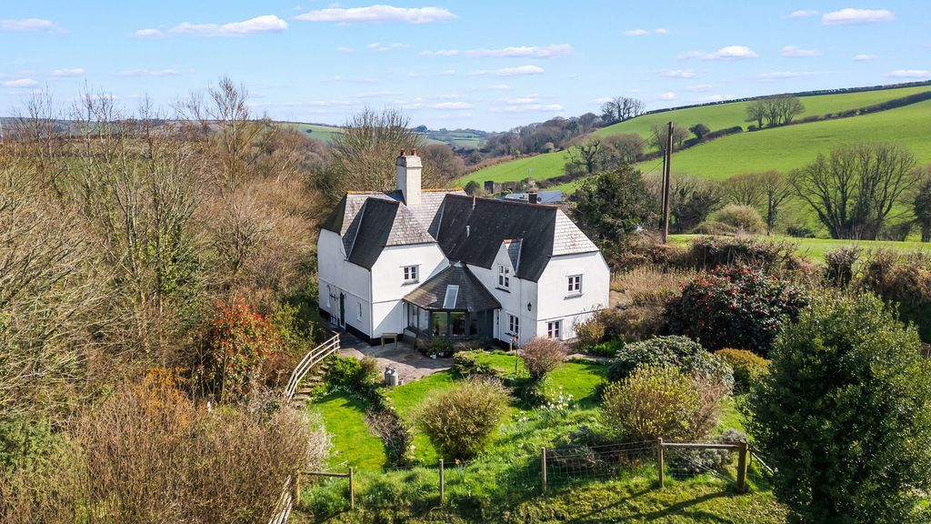 Property photo 2 of 30