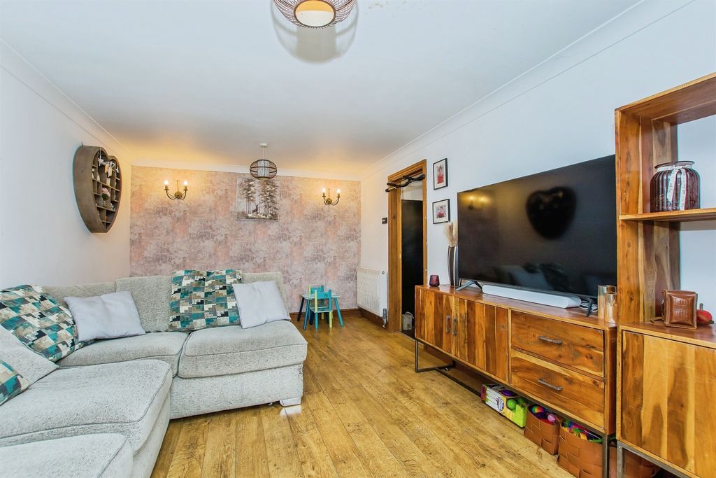 Property photo 1 of 23 Lounge