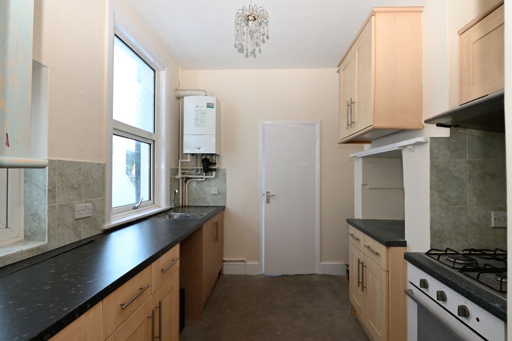 Property photo 2 of 7 Kitchen