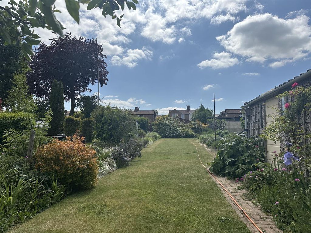 Property photo 3 of 17 163 London Road 2.Jpg