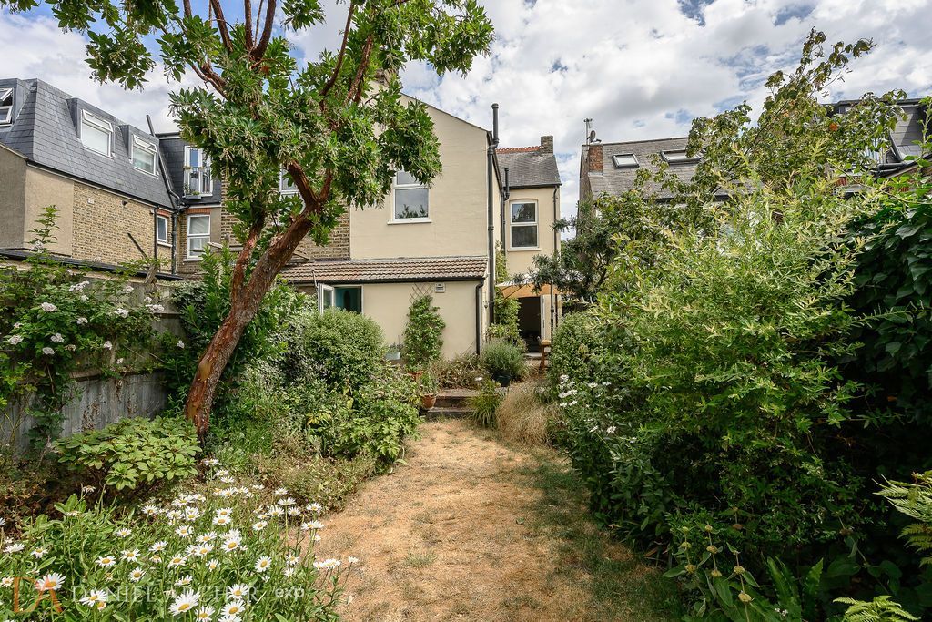 Property photo 2 of 18