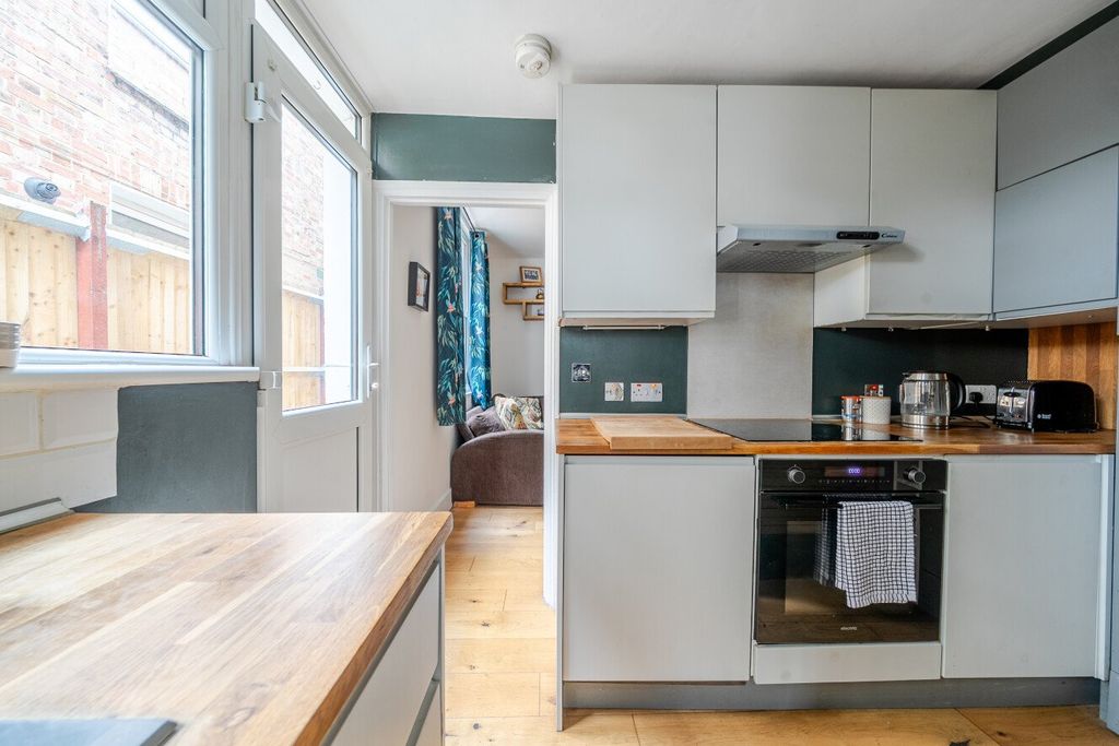 Property photo 1 of 20 Picture No. 09