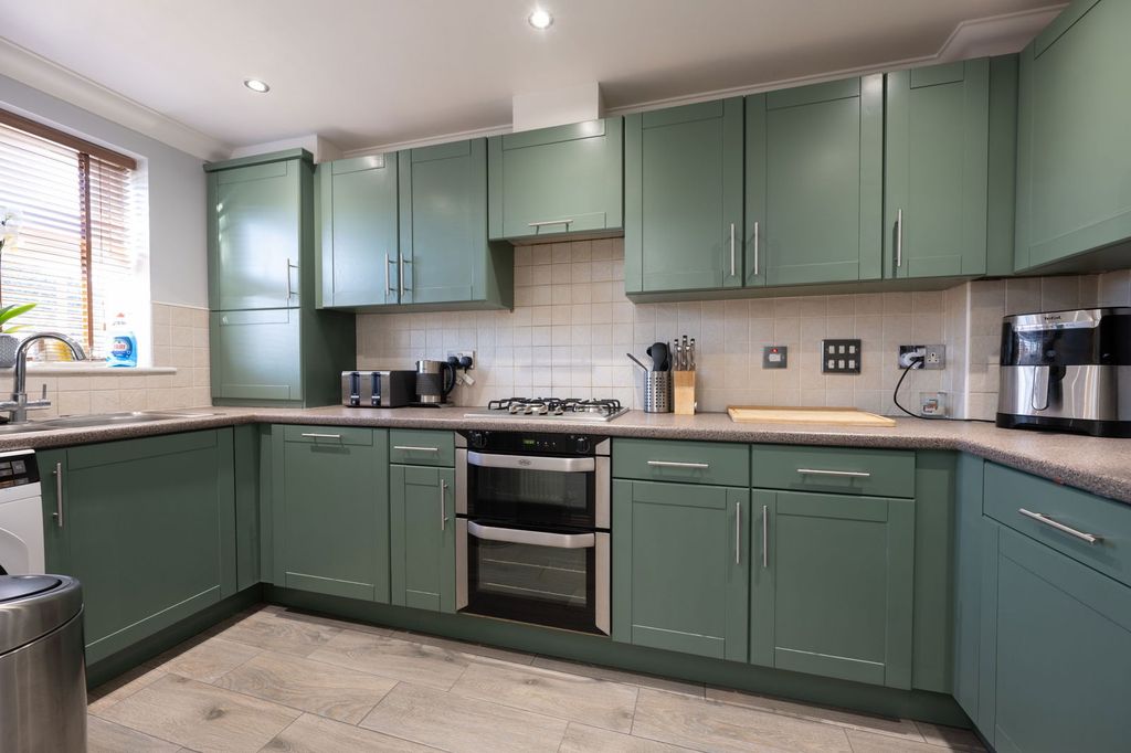 Property photo 2 of 26