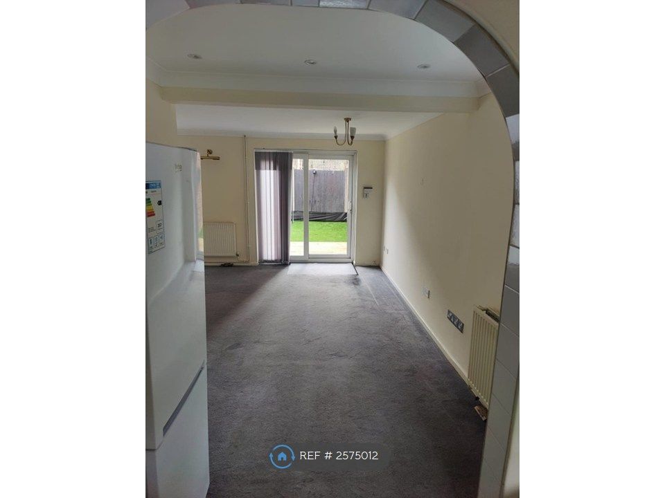 Property photo 1 of 14 Living Room