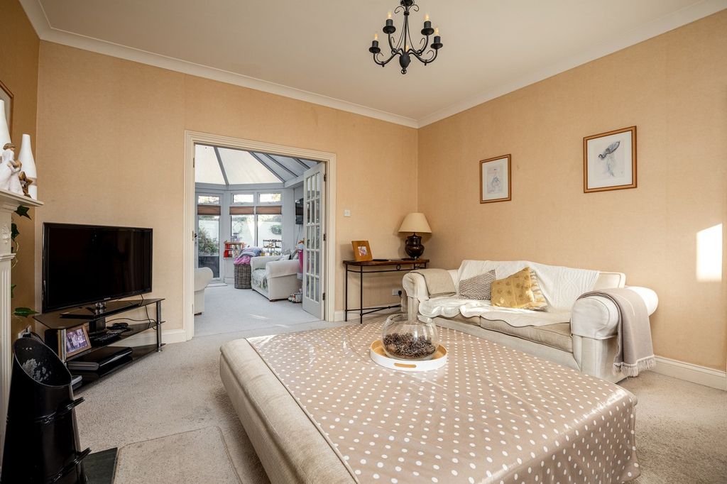 Property photo 2 of 32