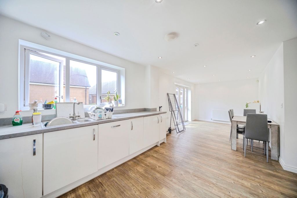 Property photo 3 of 20 Pbox-Img.Jpg
