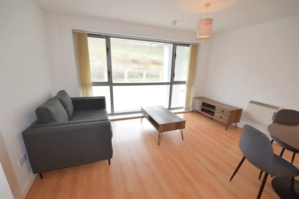 Property photo 3 of 8