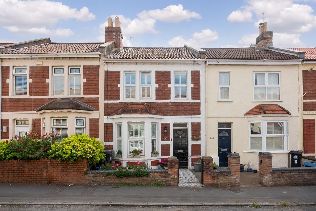 Property photo 1 of 12