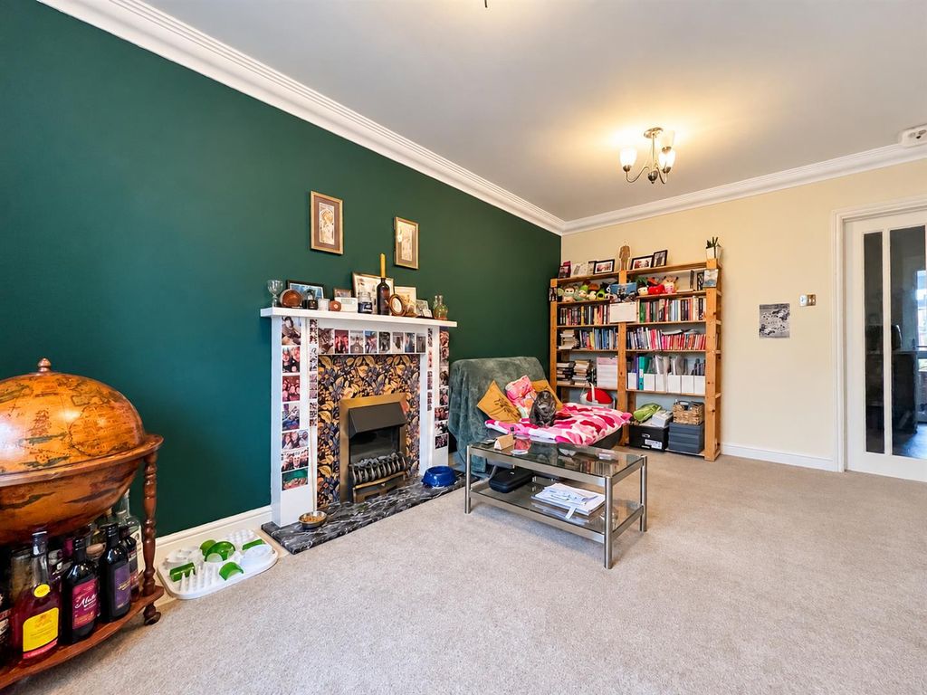 Property photo 3 of 17 Sitting Room