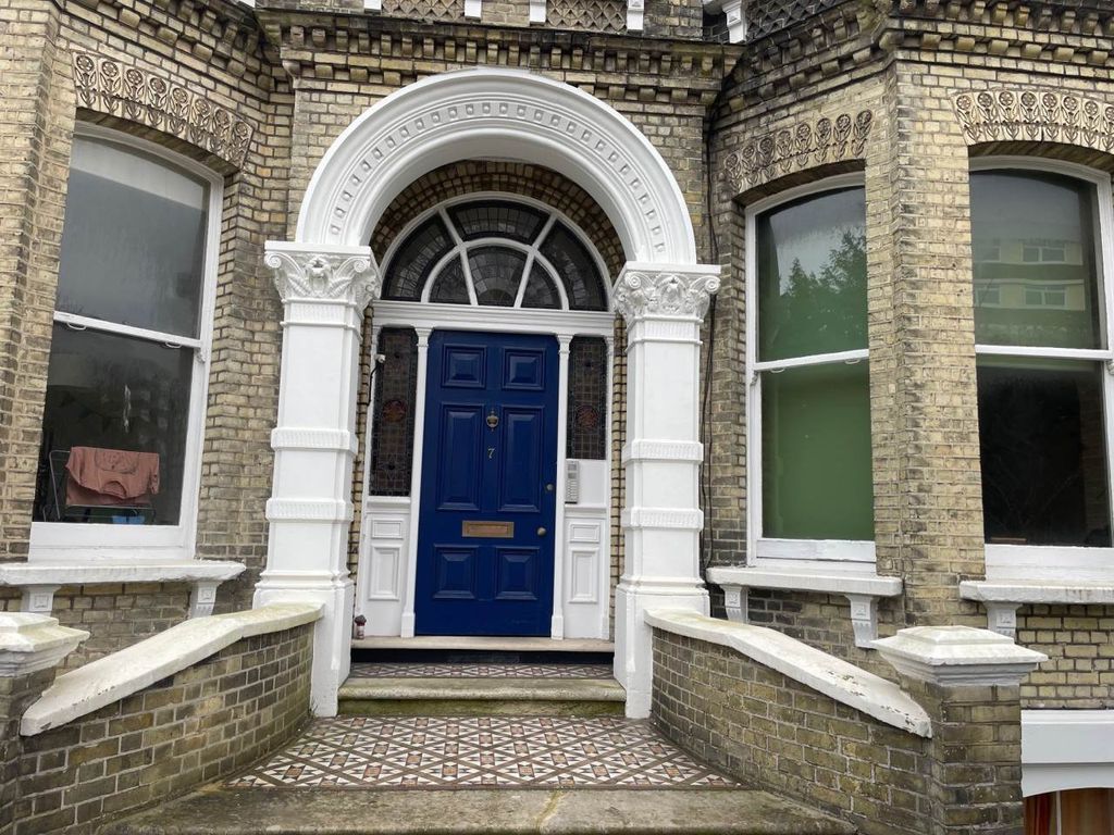 Property photo 3 of 20 Exterior_4