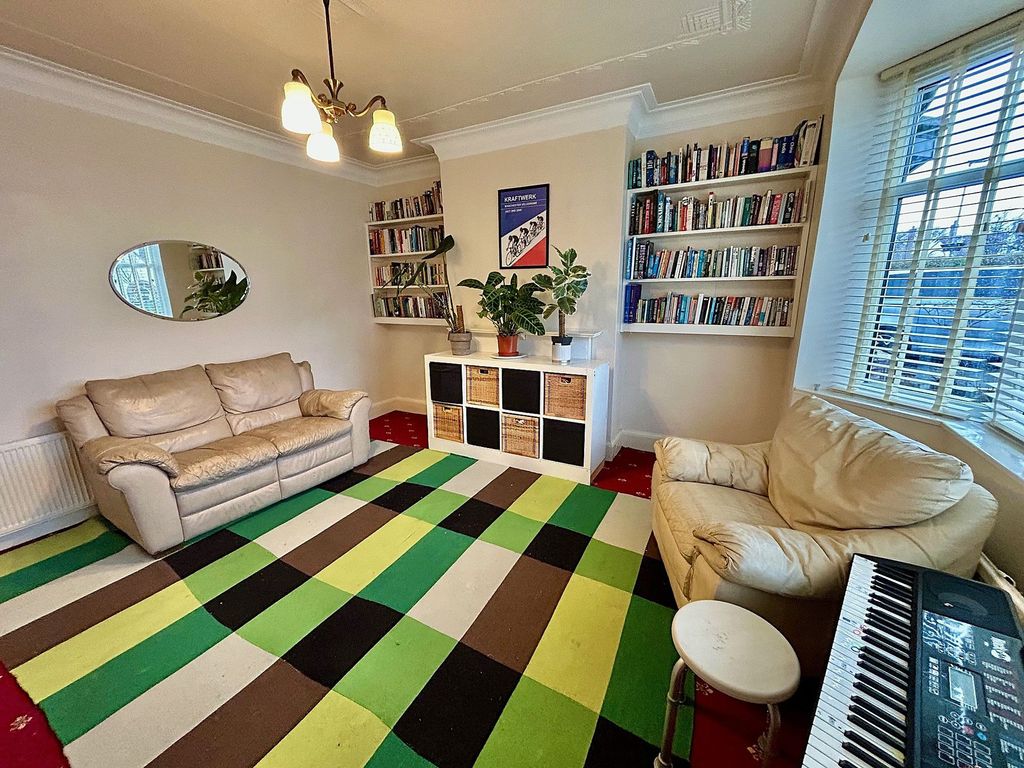 Property photo 3 of 28 Sitting Room