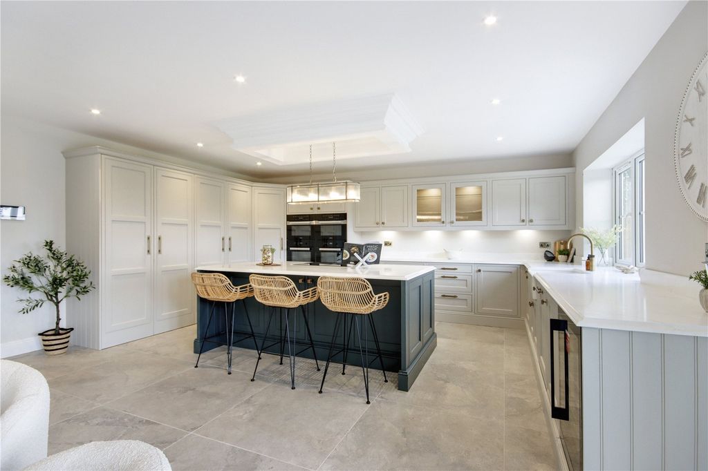 Property photo 3 of 21 Kitchen