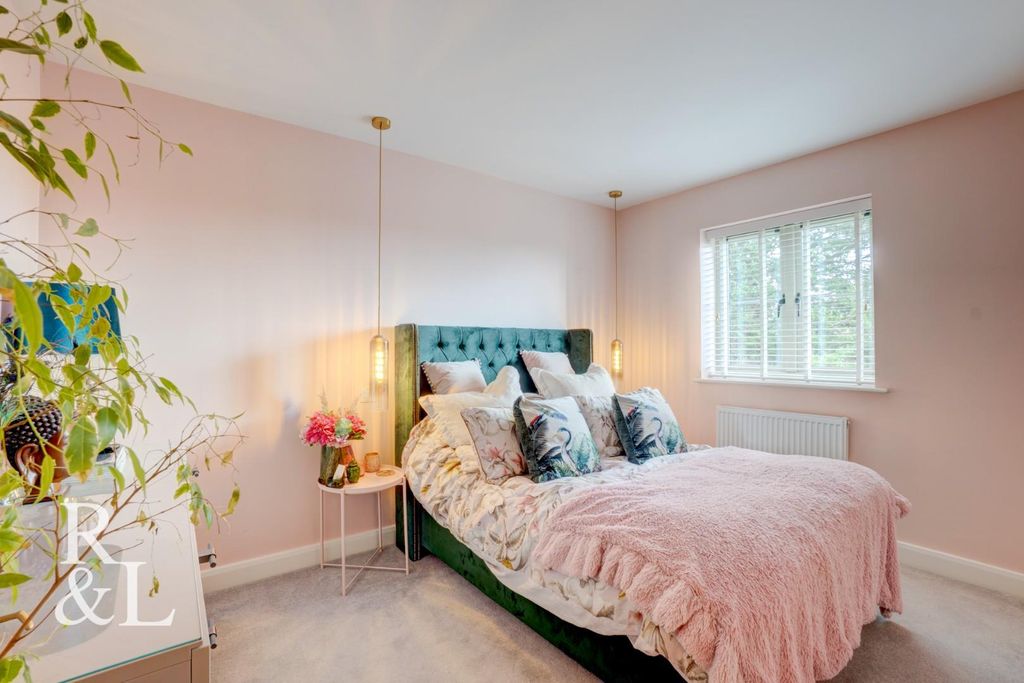 Property photo 3 of 35 Royston&amp;Lund (26).Jpg
