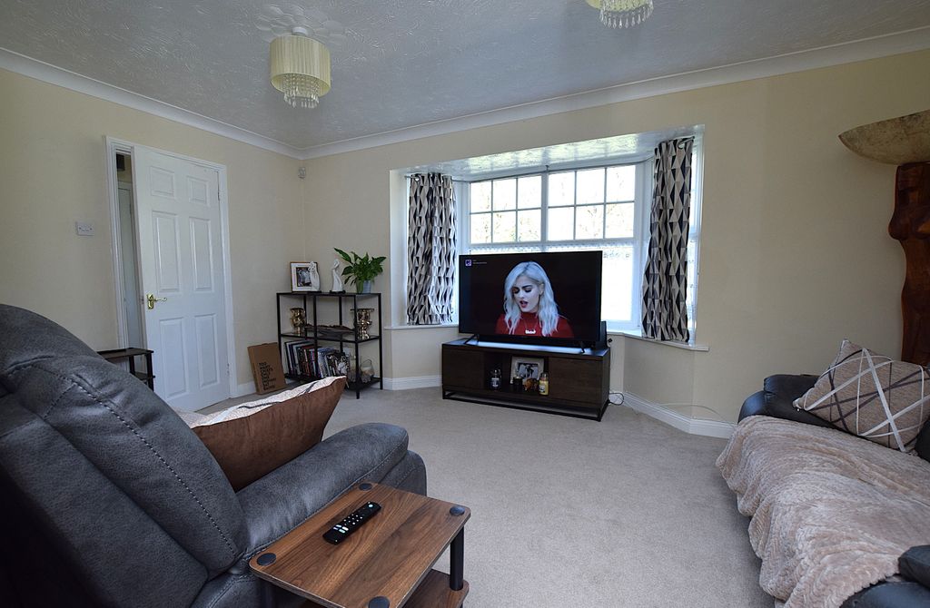 Property photo 2 of 13 T