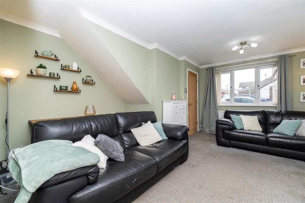 Property photo 3 of 18 Living Room