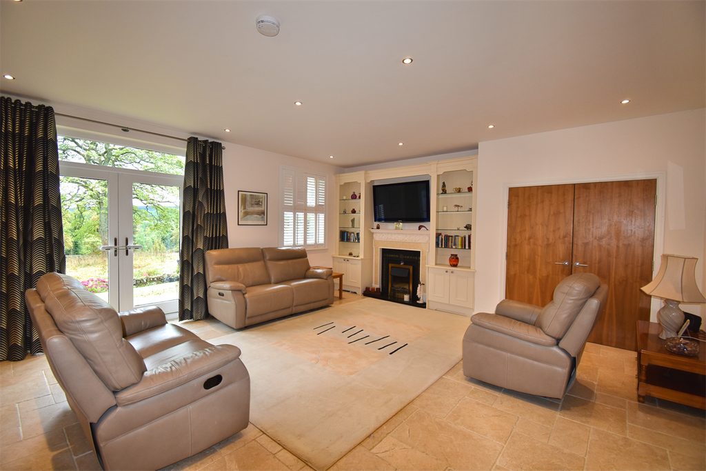 Property photo 3 of 14 Sitting / Dining Room