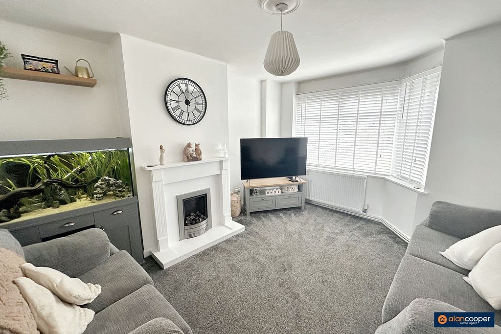 Property photo 2 of 17 4490283